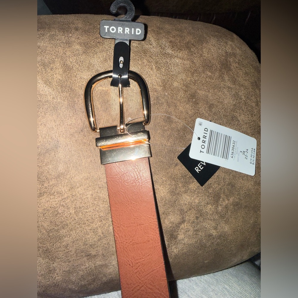 Torrid reversible brown/white leather belt with gold hardware- SZ 3 (22-24)